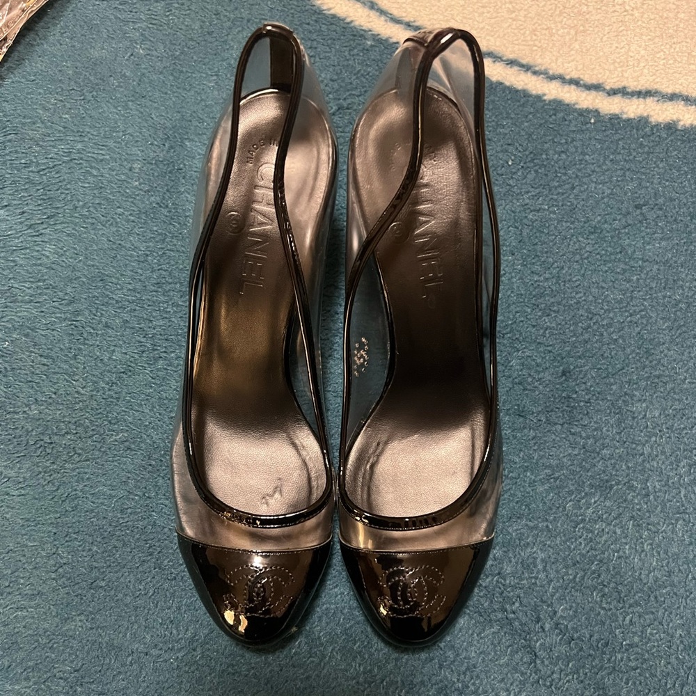 Chanel clear pvc black patent pumps. CC logo size 38 US 7.5